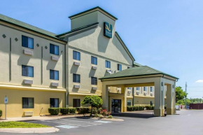  Quality Inn & Suites La Vergne  Ла Вергн